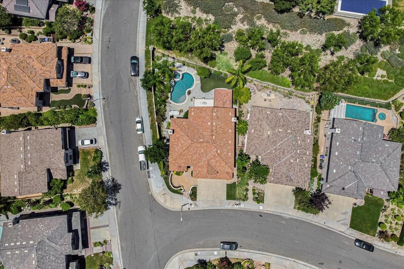 Private Corner Lot